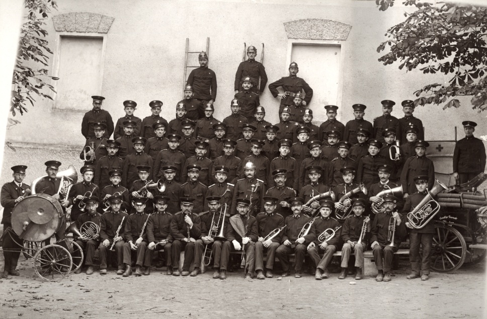 Mitglieder der Musikkapelle und Freiwilligen Feuerwehr Kürnberg 1924